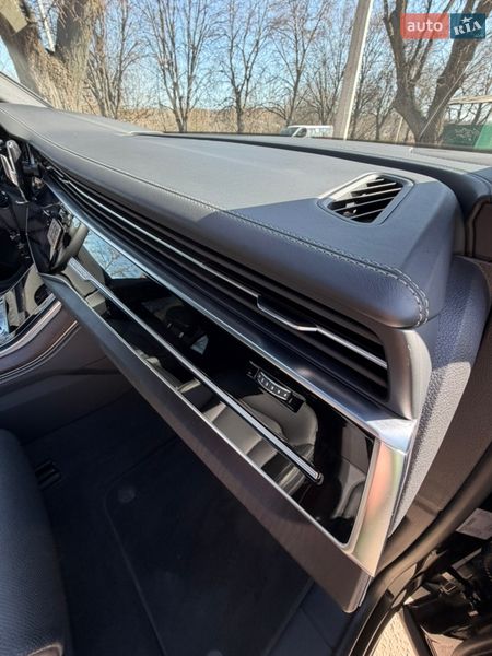 Внедорожник / Кроссовер Audi Q8 2023 в Дубно