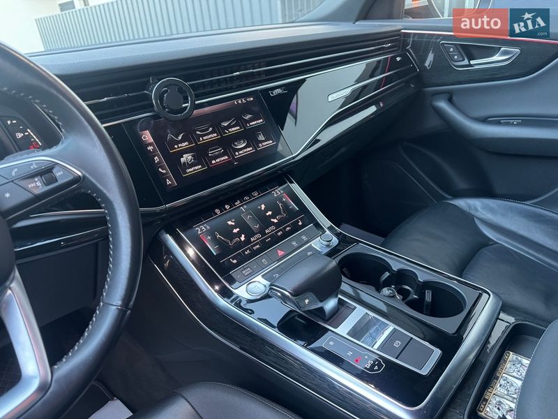 Позашляховик / Кросовер Audi Q8 2018 в Києві