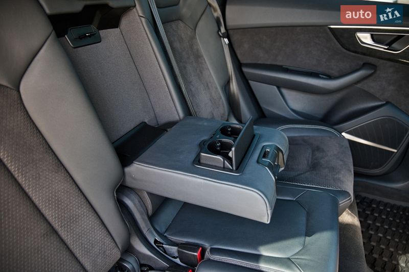 Внедорожник / Кроссовер Audi Q8 2019 в Киеве
