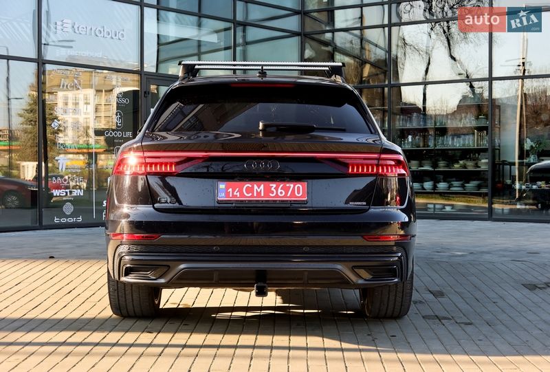 Позашляховик / Кросовер Audi Q8 2020 в Ужгороді