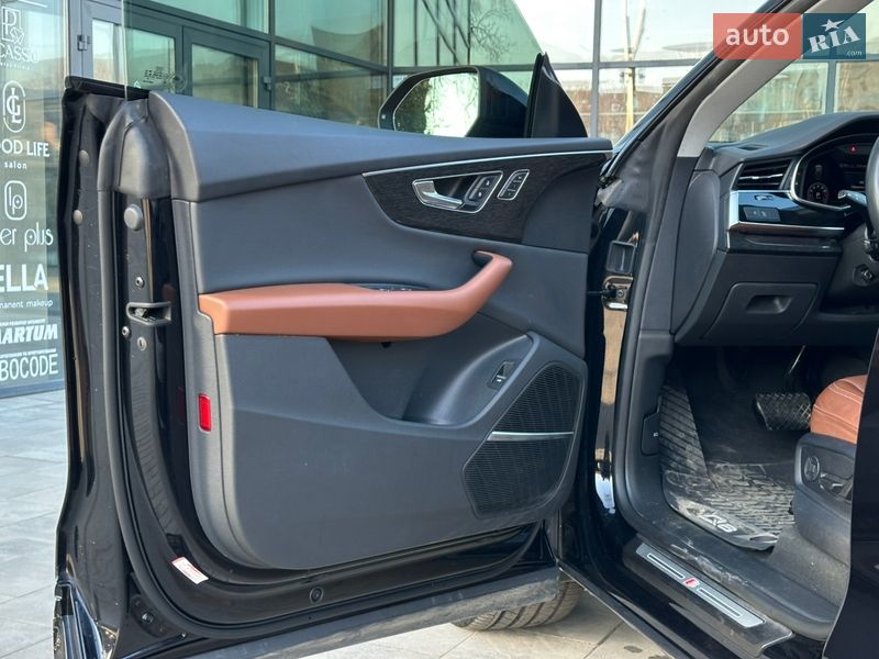 Позашляховик / Кросовер Audi Q8 2020 в Ужгороді