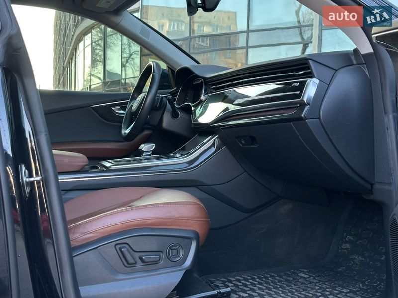 Позашляховик / Кросовер Audi Q8 2020 в Ужгороді