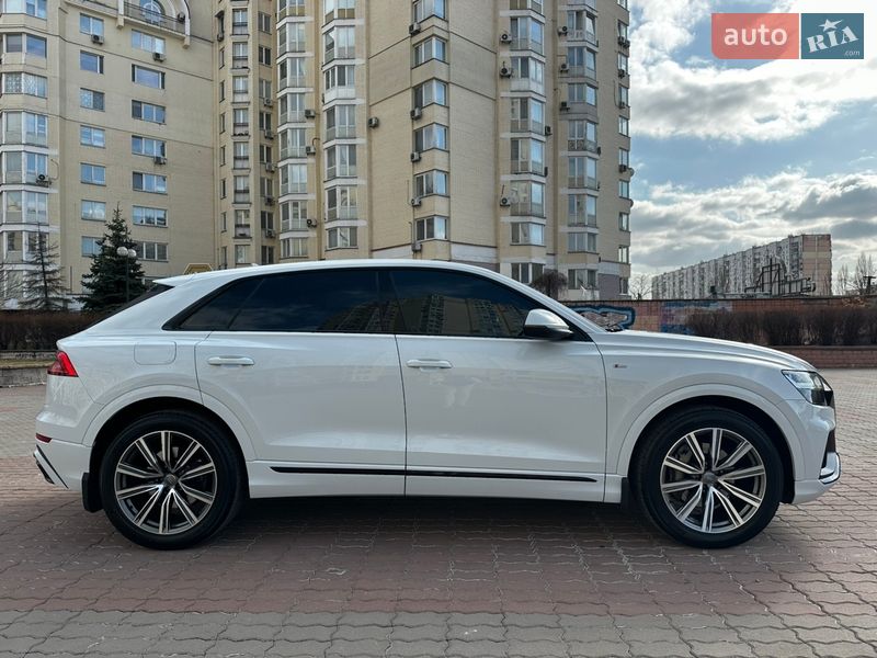Внедорожник / Кроссовер Audi Q8 2019 в Киеве