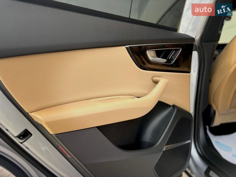Внедорожник / Кроссовер Audi Q8 2020 в Киеве