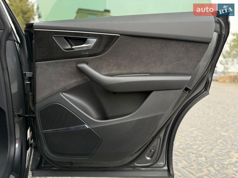 Позашляховик / Кросовер Audi Q8 2018 в Львові