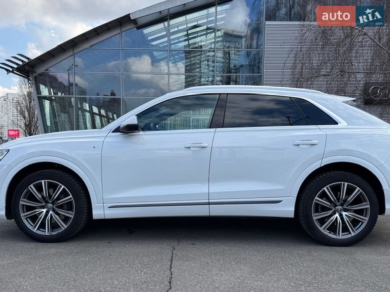 Внедорожник / Кроссовер Audi Q8 2018 в Киеве