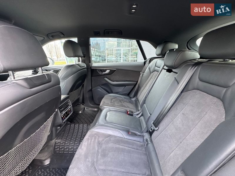 Внедорожник / Кроссовер Audi Q8 2018 в Киеве