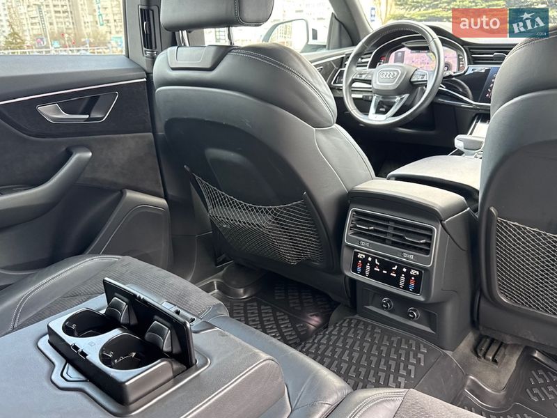 Внедорожник / Кроссовер Audi Q8 2018 в Киеве