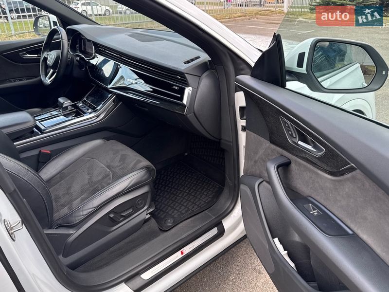 Внедорожник / Кроссовер Audi Q8 2018 в Киеве