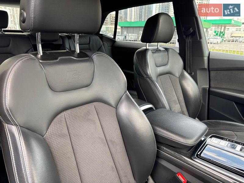 Внедорожник / Кроссовер Audi Q8 2018 в Киеве