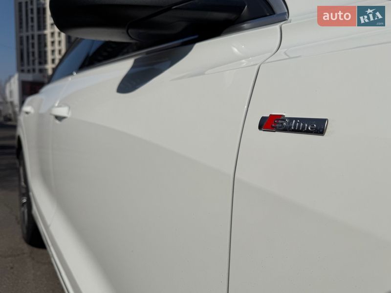 Внедорожник / Кроссовер Audi Q8 2019 в Киеве