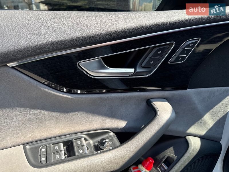 Внедорожник / Кроссовер Audi Q8 2019 в Киеве