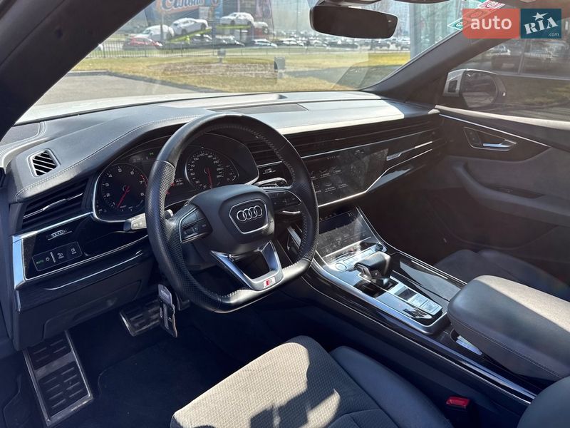 Внедорожник / Кроссовер Audi Q8 2019 в Киеве