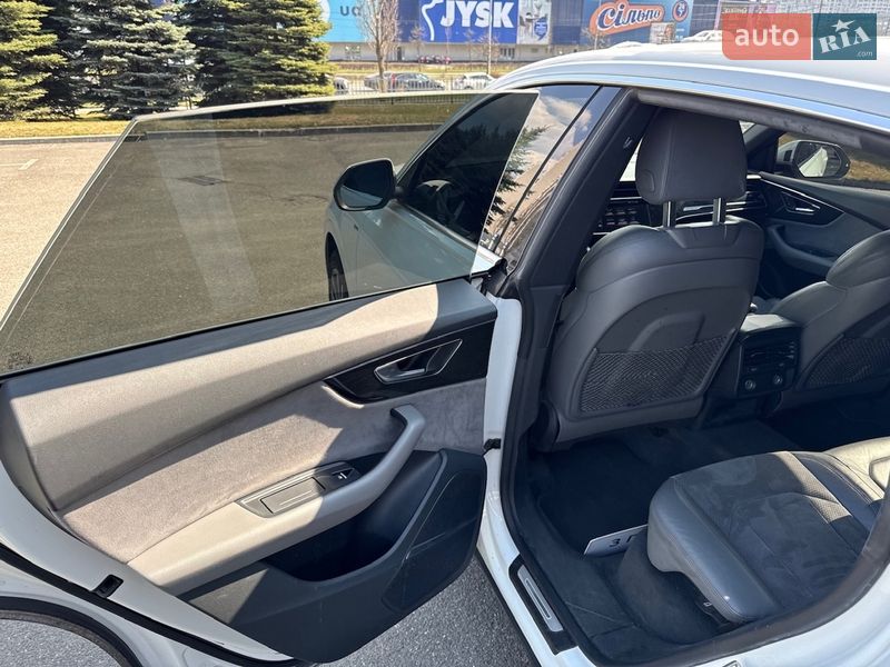 Внедорожник / Кроссовер Audi Q8 2019 в Киеве