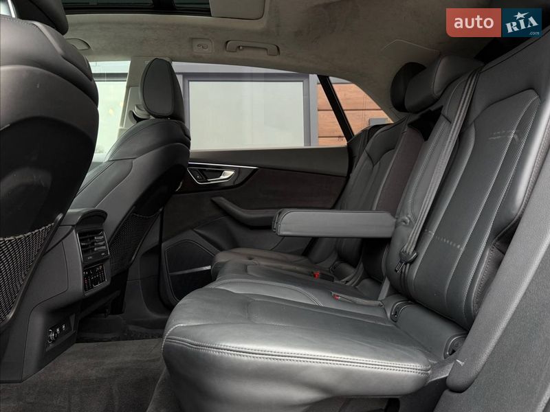 Позашляховик / Кросовер Audi Q8 2019 в Рівному