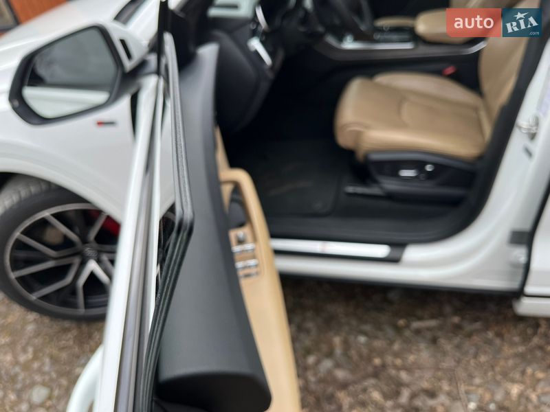 Позашляховик / Кросовер Audi Q8 2019 в Ковелі