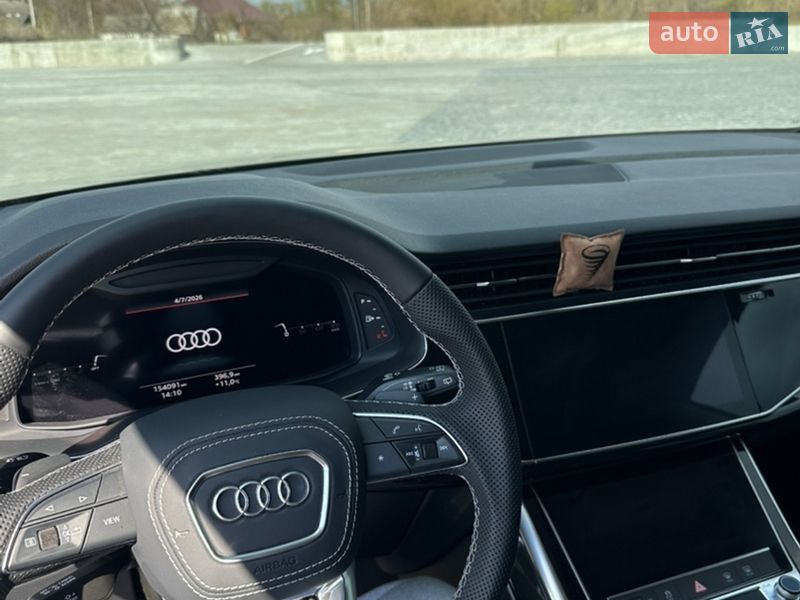 Позашляховик / Кросовер Audi Q8 2021 в Хоролі