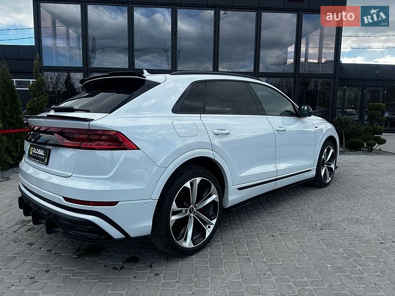 Позашляховик / Кросовер Audi Q8 2021 в Львові