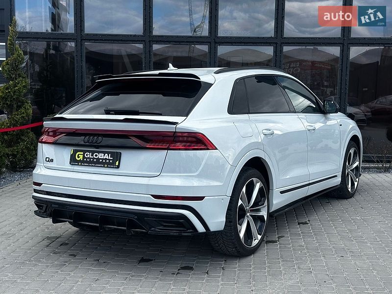 Позашляховик / Кросовер Audi Q8 2021 в Львові