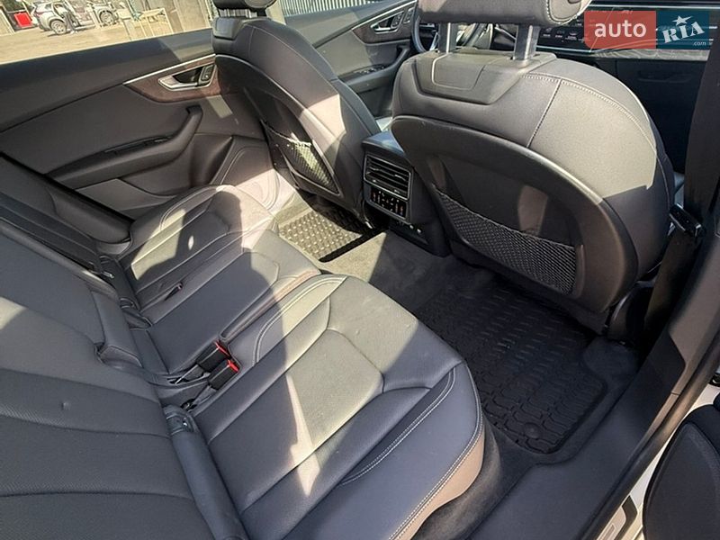Внедорожник / Кроссовер Audi Q8 2018 в Ужгороде