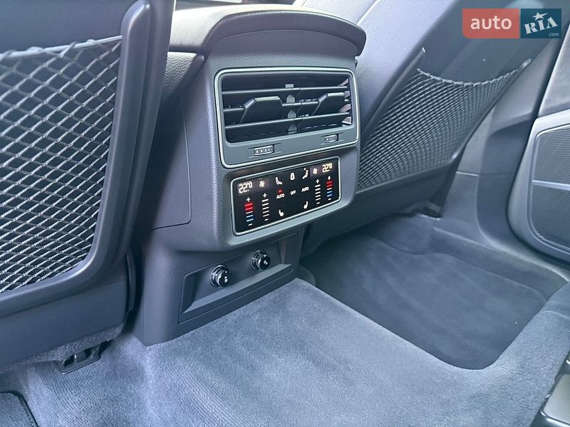 Позашляховик / Кросовер Audi Q8 2024 в Дніпрі