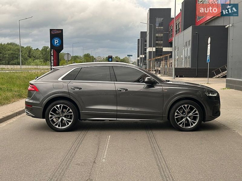 Внедорожник / Кроссовер Audi Q8 2022 в Киеве