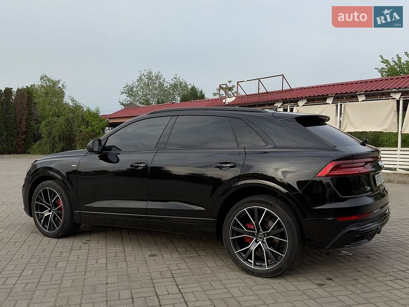 Позашляховик / Кросовер Audi Q8 2022 в Запоріжжі