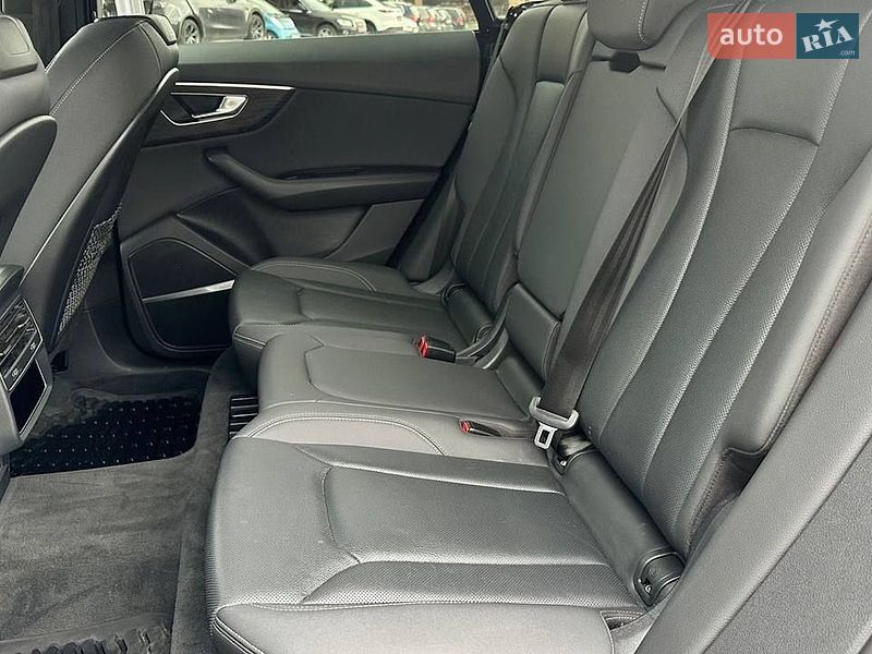 Позашляховик / Кросовер Audi Q8 2020 в Луцьку