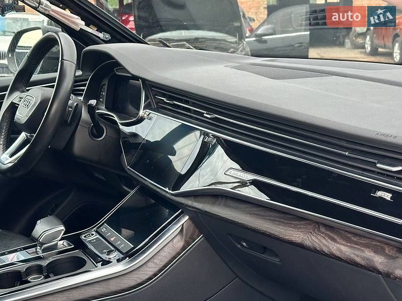 Позашляховик / Кросовер Audi Q8 2020 в Луцьку