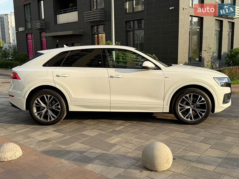 Позашляховик / Кросовер Audi Q8 2023 в Києві