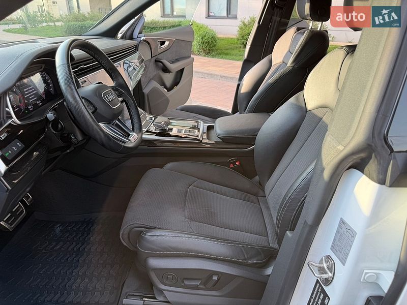 Позашляховик / Кросовер Audi Q8 2023 в Києві