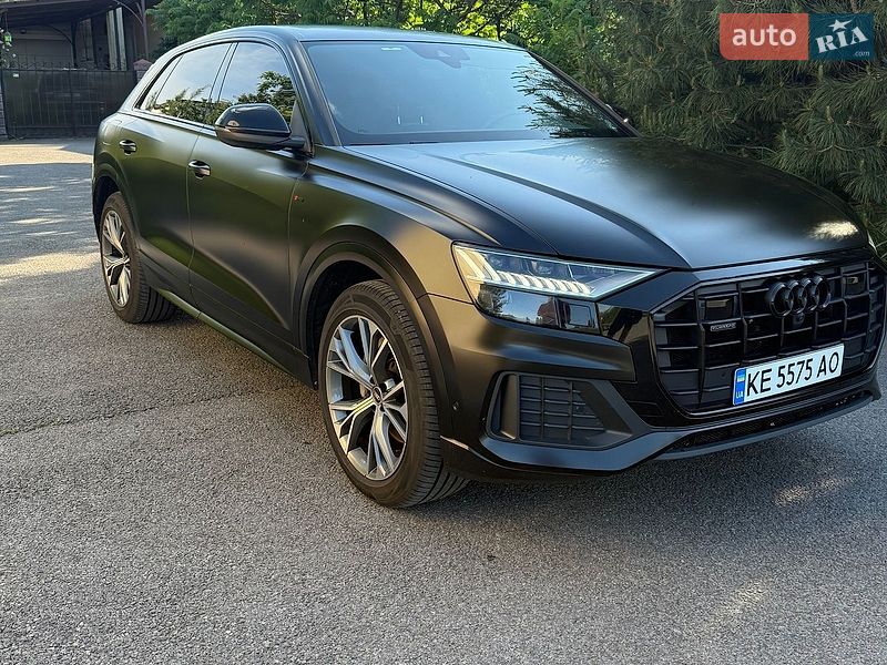 Позашляховик / Кросовер Audi Q8 2021 в Дніпрі