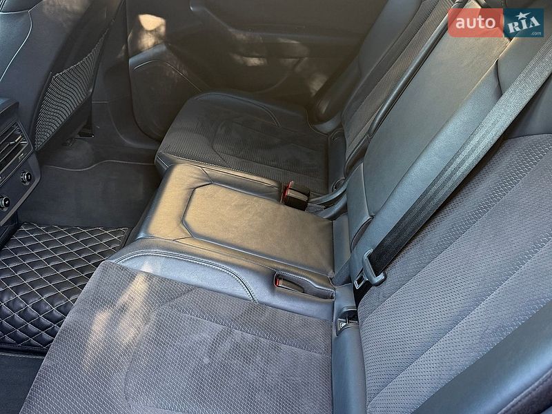 Позашляховик / Кросовер Audi Q8 2021 в Дніпрі