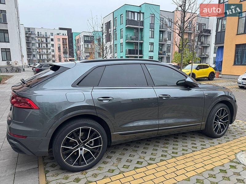 Позашляховик / Кросовер Audi Q8 2020 в Києві