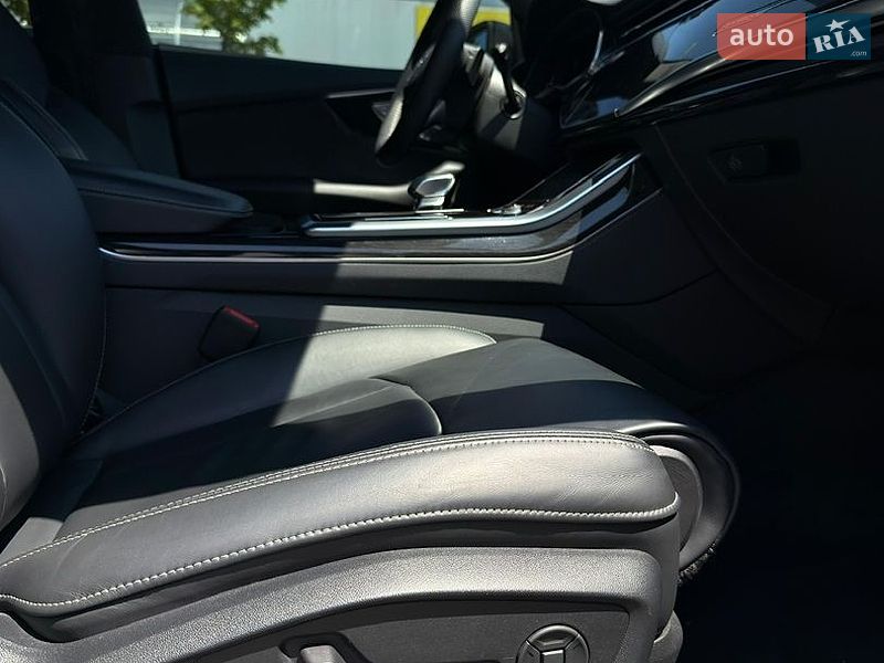 Позашляховик / Кросовер Audi Q8 2019 в Києві