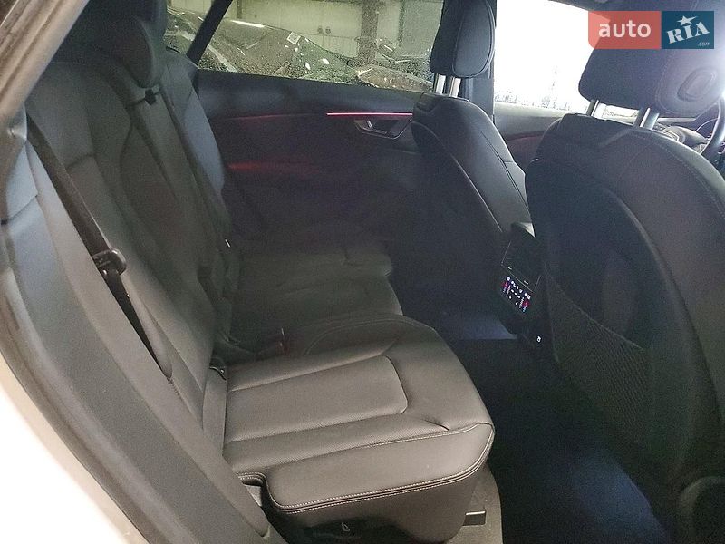 Внедорожник / Кроссовер Audi Q8 2021 в Одессе