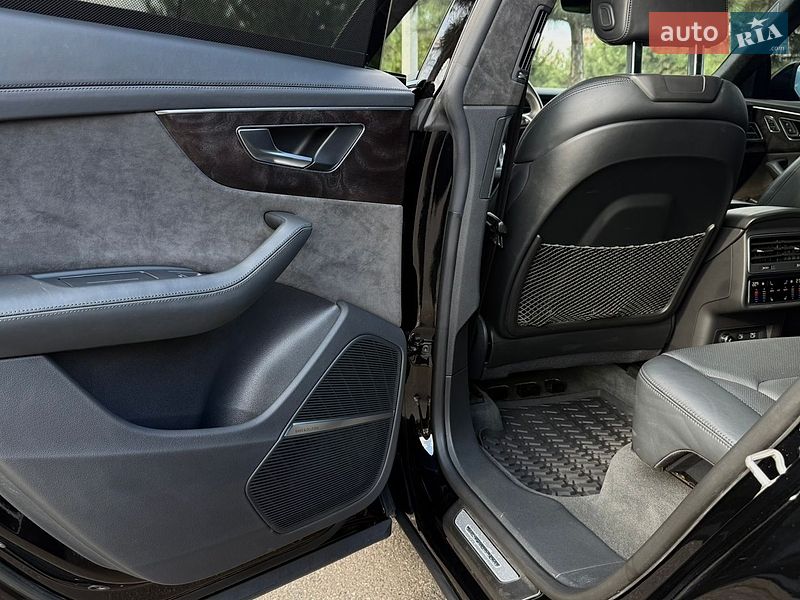 Внедорожник / Кроссовер Audi Q8 2021 в Одессе