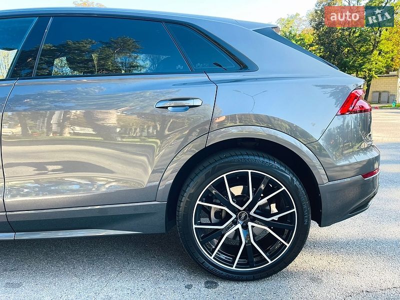 Позашляховик / Кросовер Audi Q8 2020 в Харкові