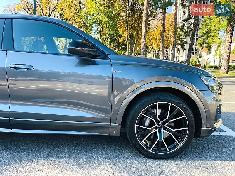 Позашляховик / Кросовер Audi Q8 2020 в Харкові