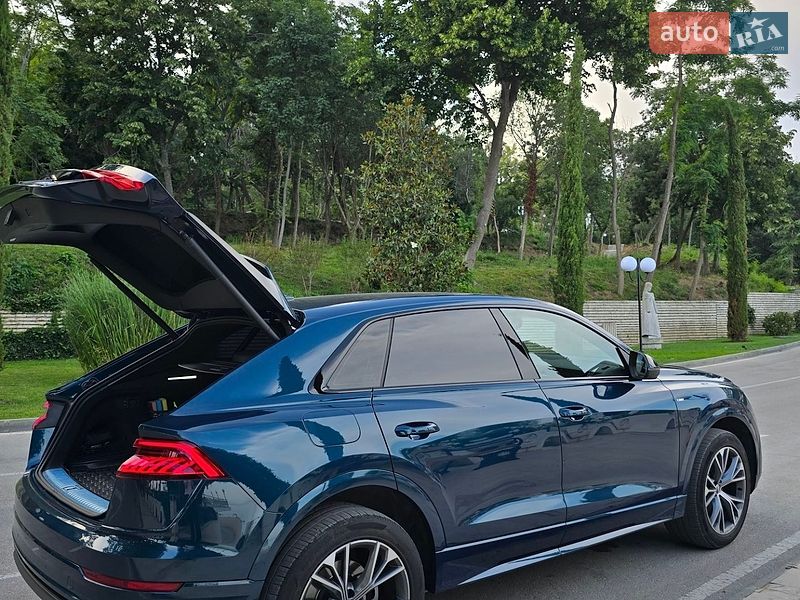 Внедорожник / Кроссовер Audi Q8 2020 в Киеве