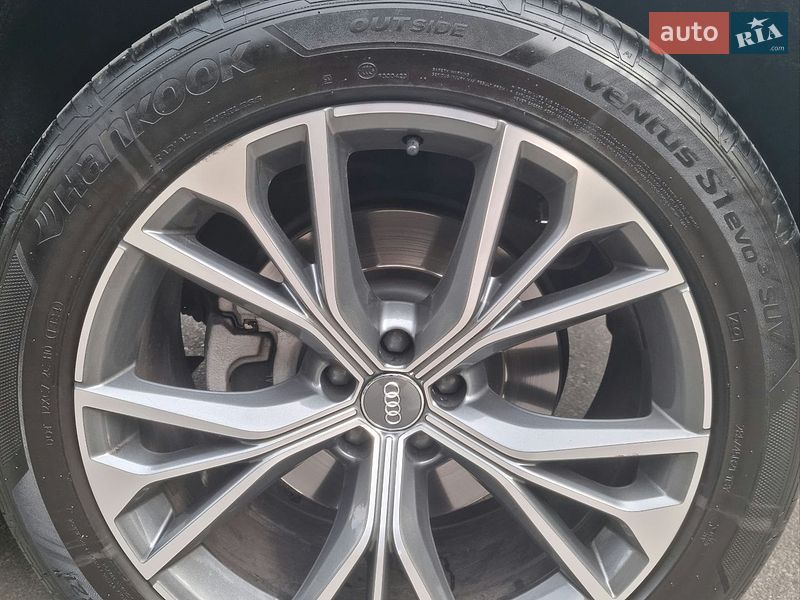 Внедорожник / Кроссовер Audi Q8 2020 в Киеве