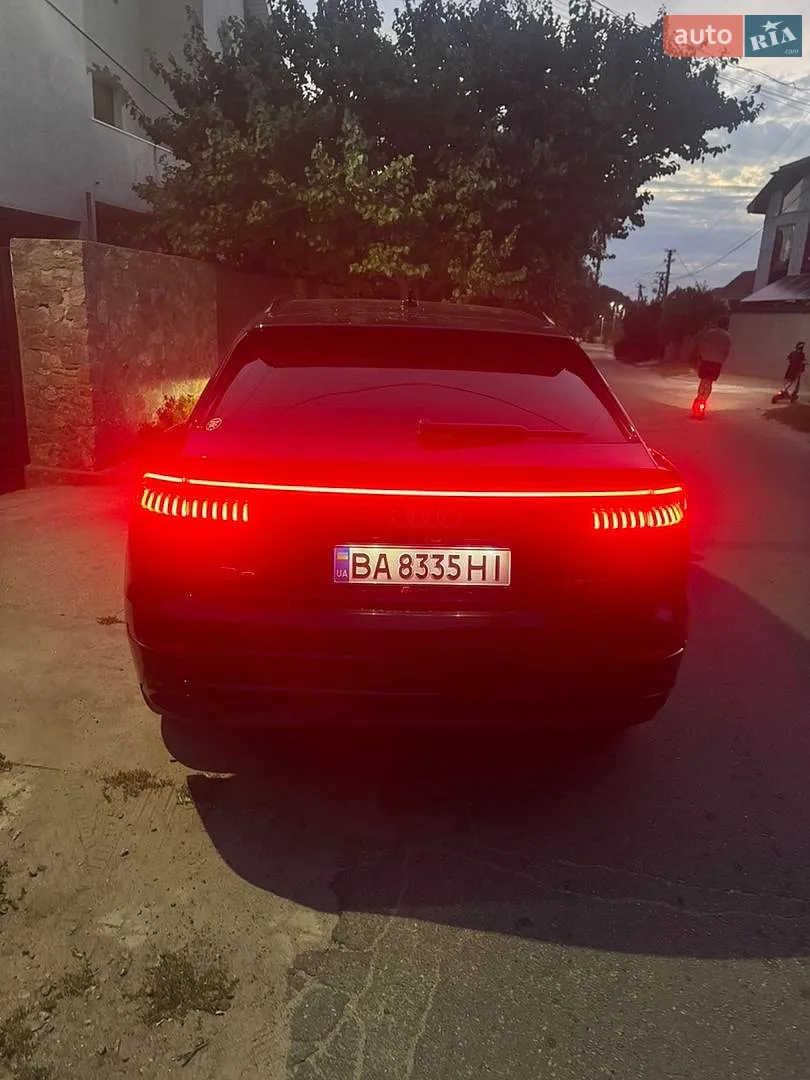 2019 Audi Q8 - мініатюра 2