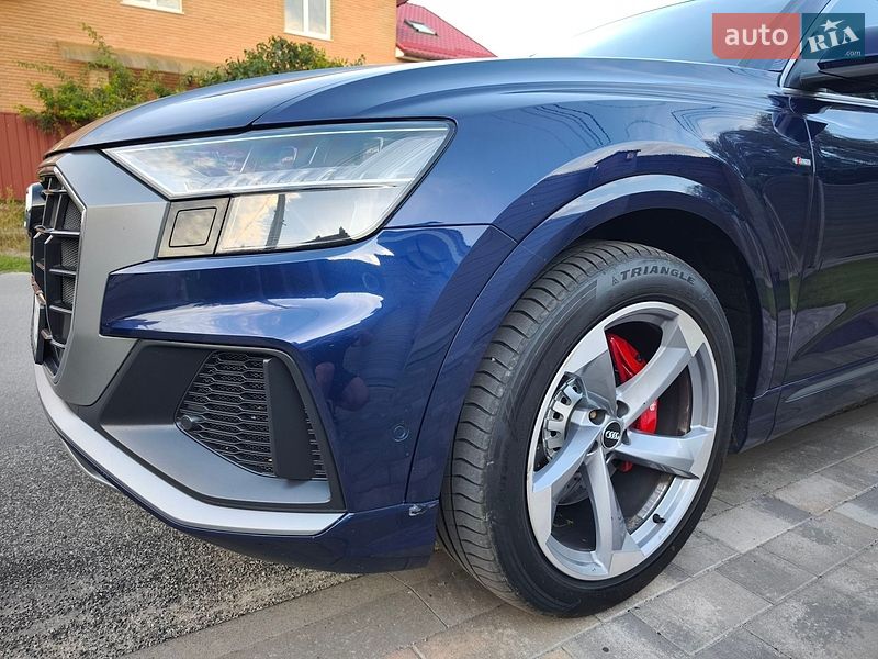 Внедорожник / Кроссовер Audi Q8 2019 в Киеве