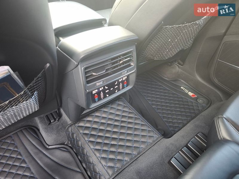 Внедорожник / Кроссовер Audi Q8 2019 в Киеве