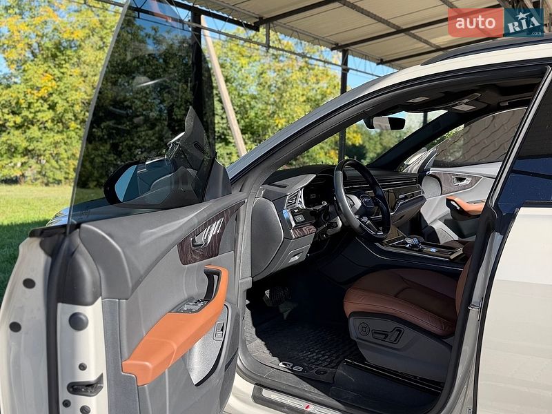 Внедорожник / Кроссовер Audi Q8 2020 в Гусятине