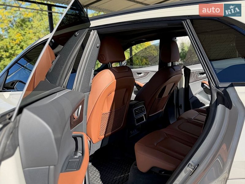 Внедорожник / Кроссовер Audi Q8 2020 в Гусятине