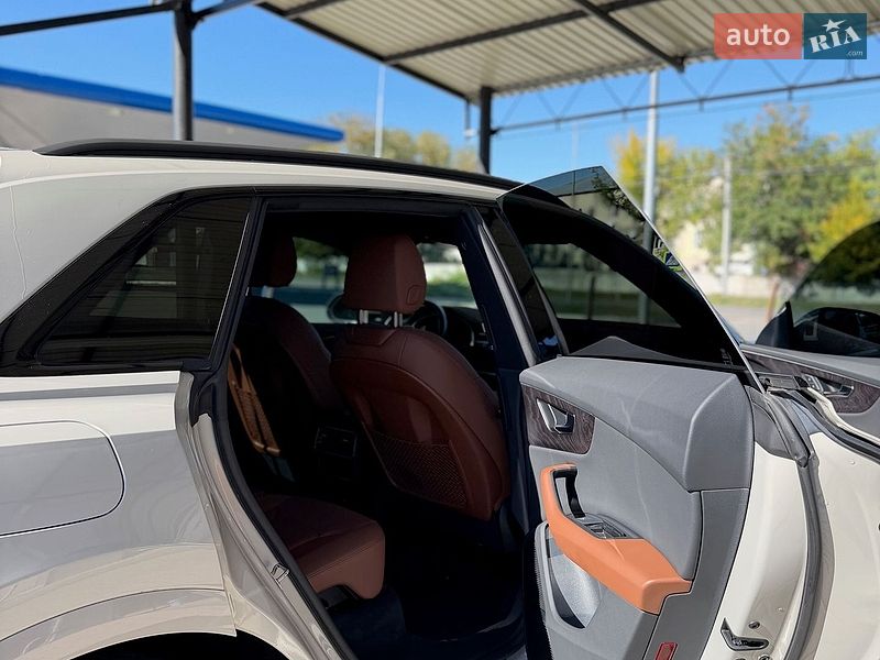 Внедорожник / Кроссовер Audi Q8 2020 в Гусятине