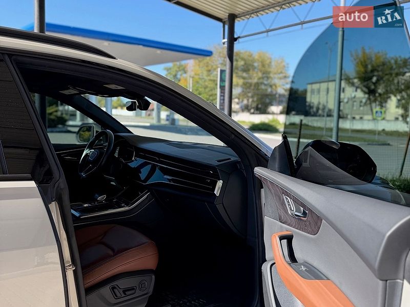 Внедорожник / Кроссовер Audi Q8 2020 в Гусятине