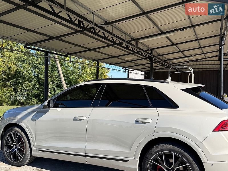 Внедорожник / Кроссовер Audi Q8 2020 в Гусятине