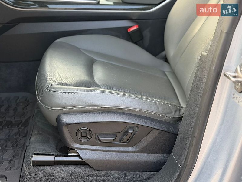 Позашляховик / Кросовер Audi Q8 2019 в Тернополі